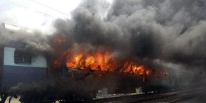 Lokomotif Langsir di Semarang Terbakar