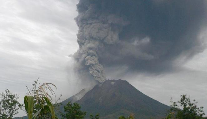 6 Misteri Gunung Sinabung yang Bikin Kamu Merinding